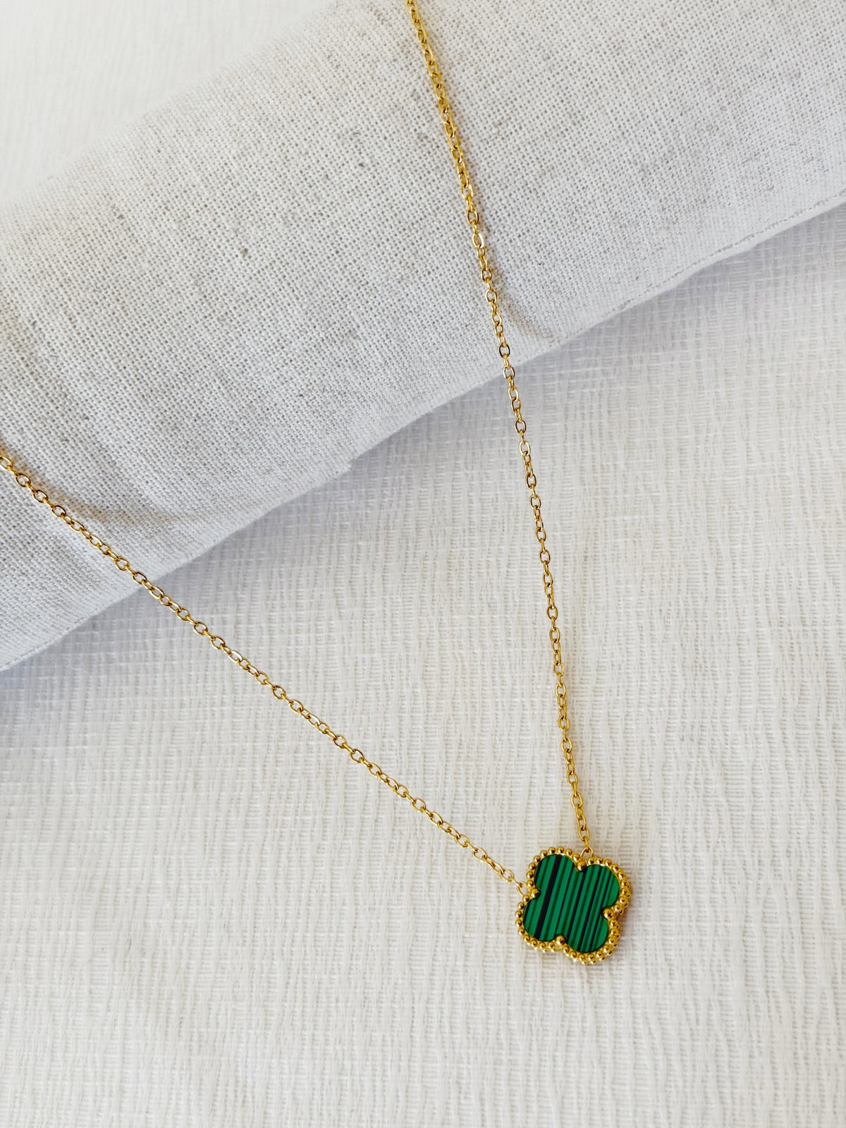Collier Dahlya