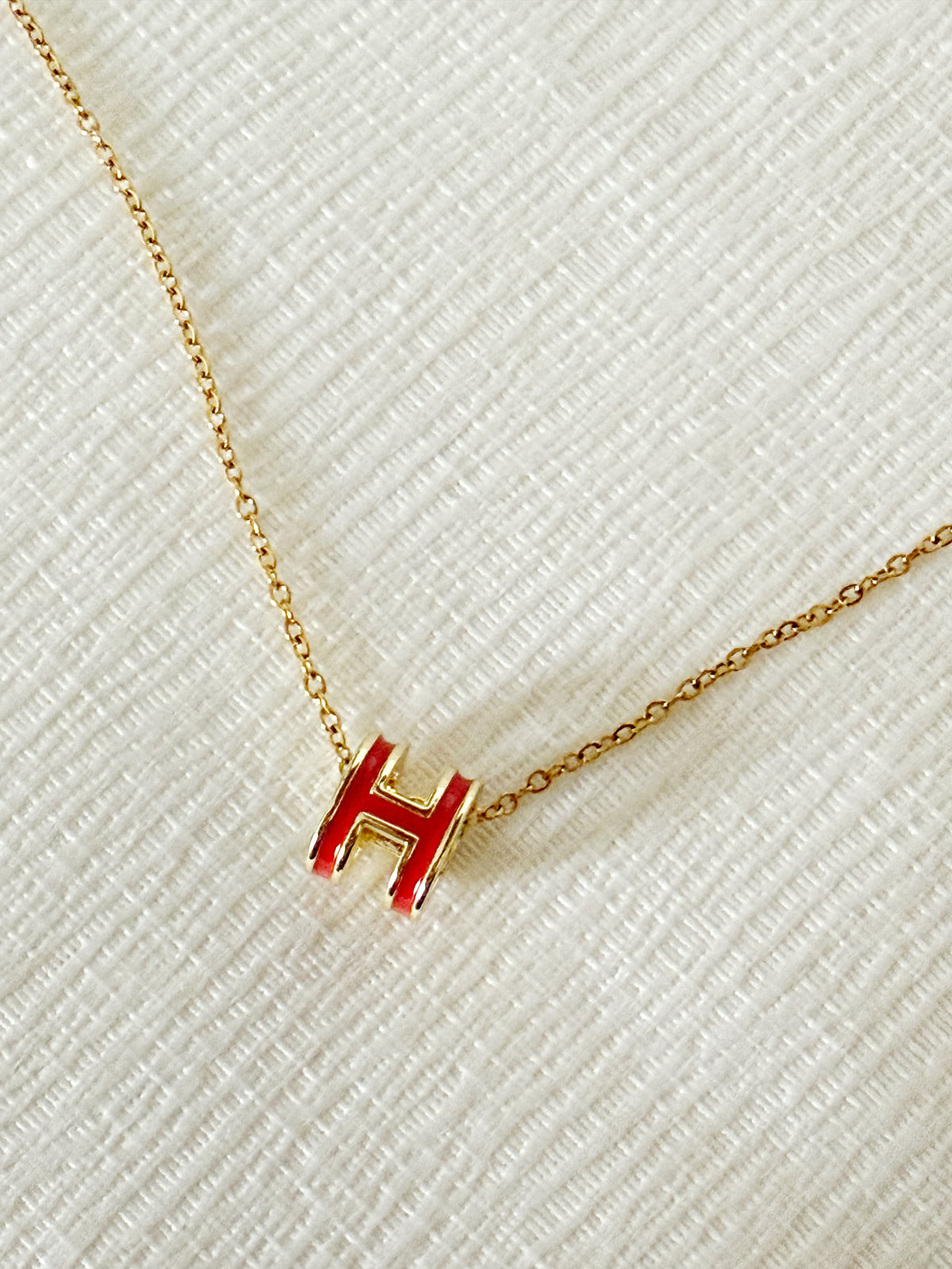 Collier H