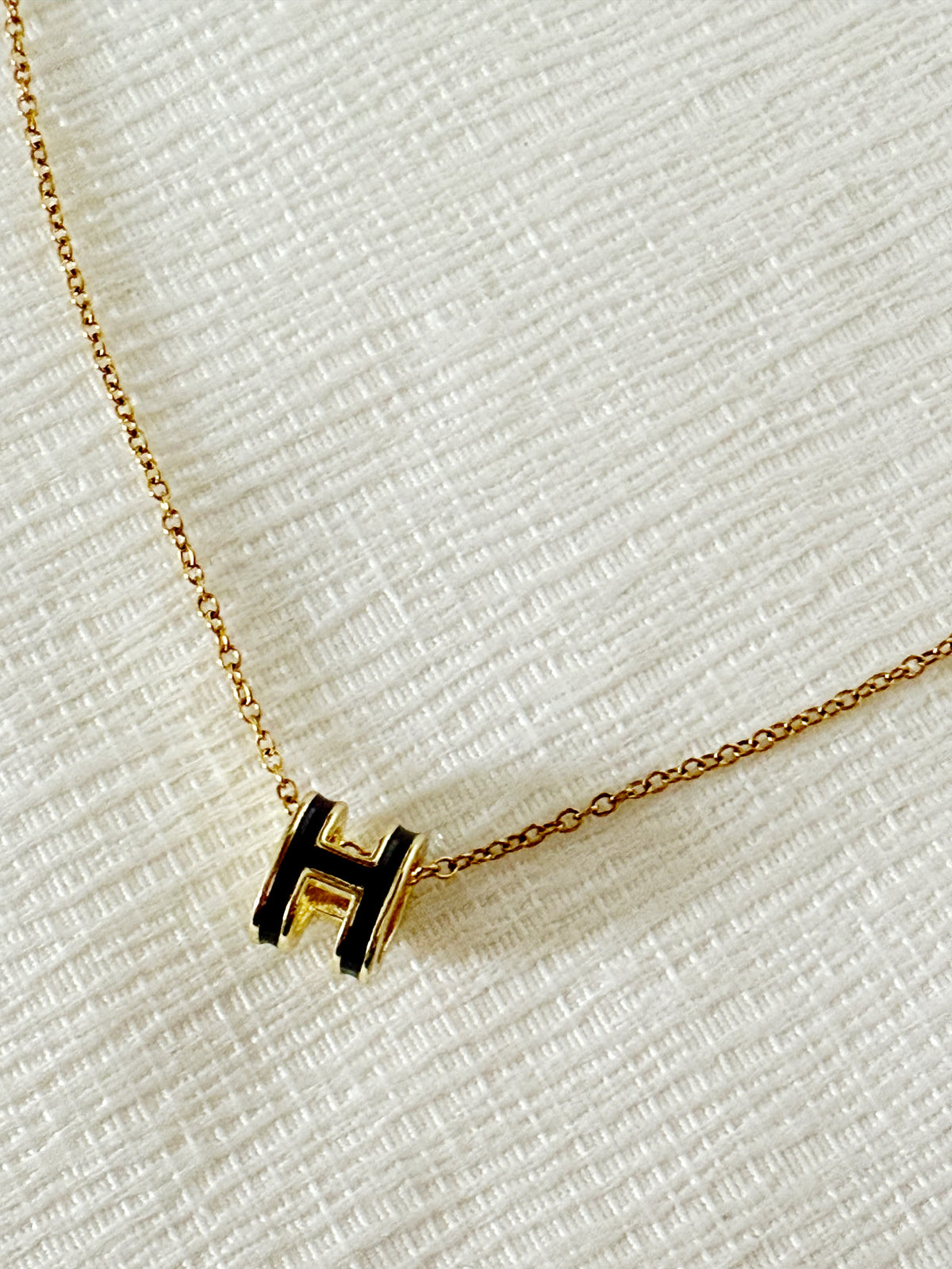 Collier H
