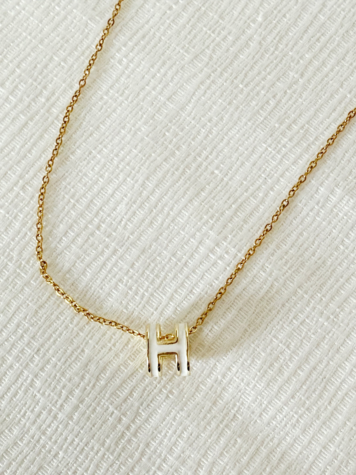 Collier H