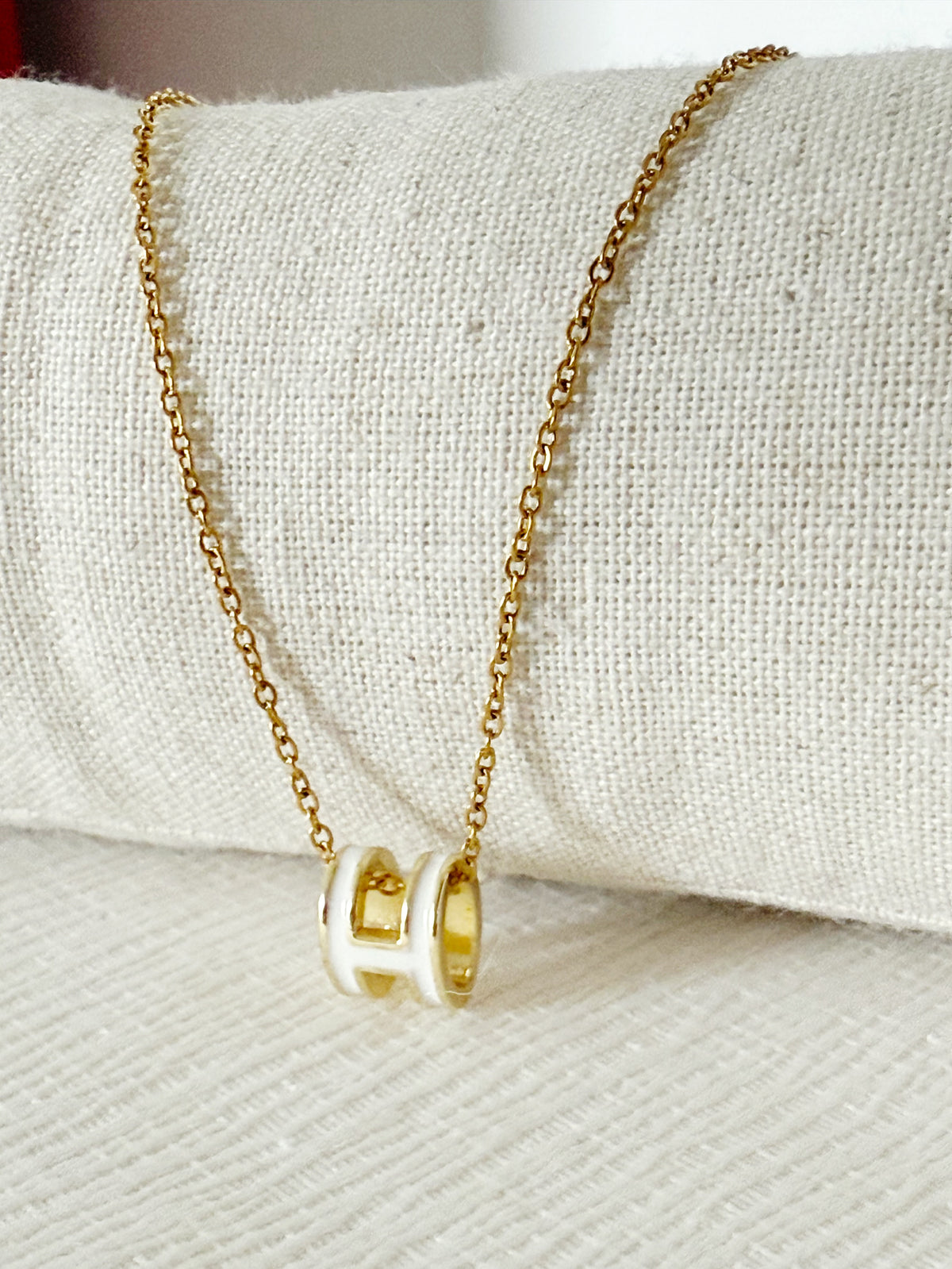 Collier H